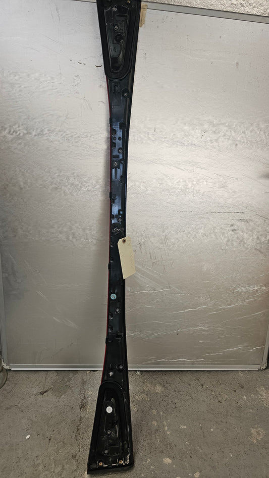 Feu Arrière Central Mercedes-Benz EQA H243 – Réf. A2439062900 | Barre LED Coffre